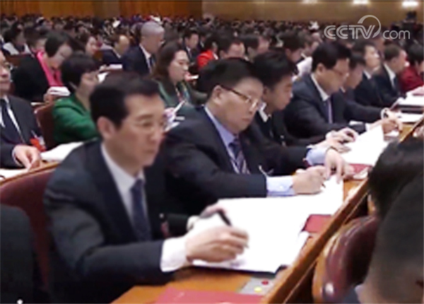 緊跟時代步伐 傾聽兩會聲音——amjs澳金沙门藥業組織收看第十三屆全國人民代表大會開幕式