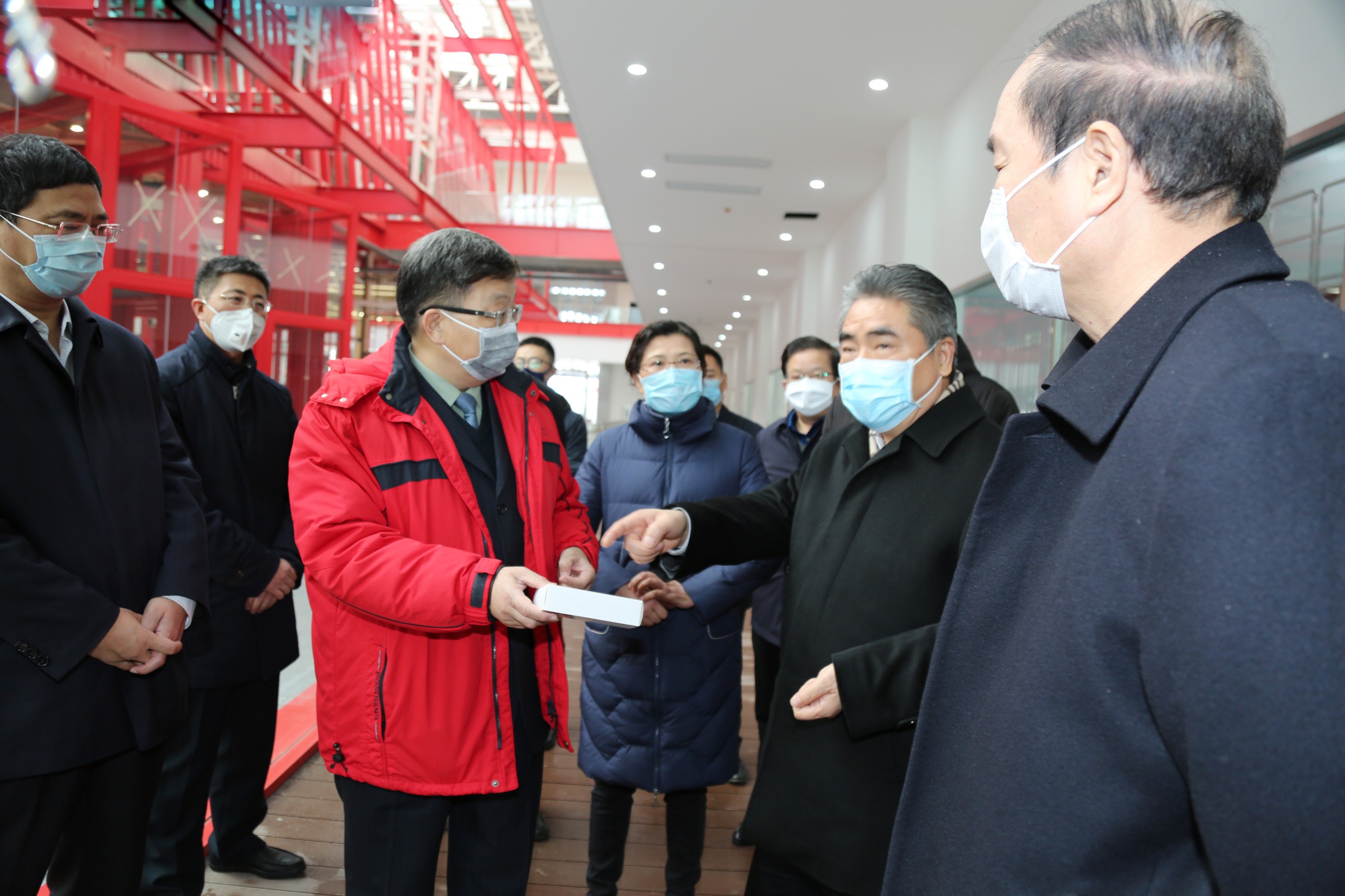 市委書記項雪龍一行蒞臨amjs澳金沙门藥業 關懷指導新冠肺炎防控藥物生產工作