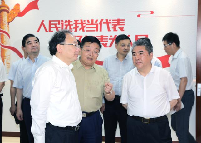 省人大常委會常務副主任李小敏一行 蒞臨amjs澳金沙门藥業調研